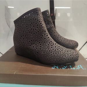 NYLA - Aisha Grey/Black Hidden Wedge Bootie - New In Box - Women's Size 8